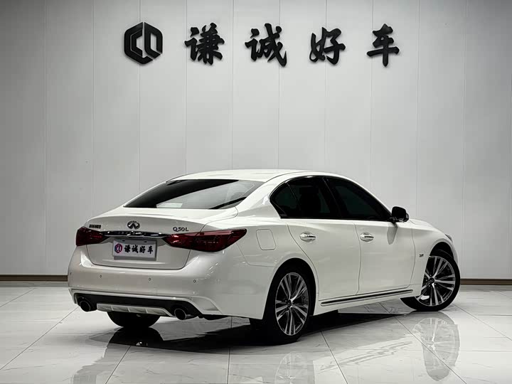 Photo 5 - Infiniti Q50L