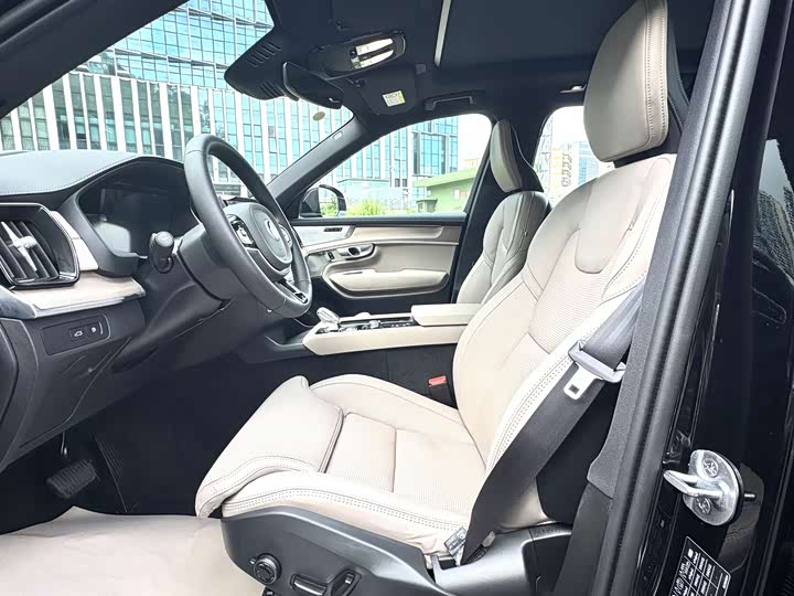 2025 Volvo XC90 Hybrid