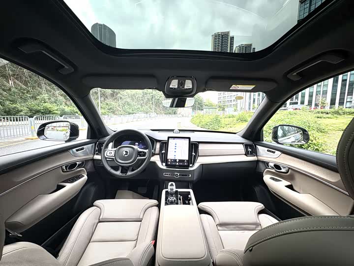 2025 Volvo XC90 Hybrid