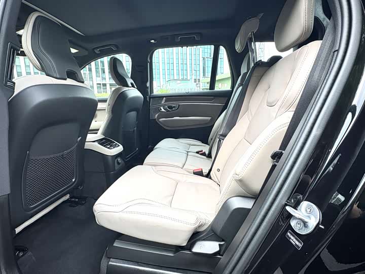 Photo 6 - Volvo XC90 Hybrid