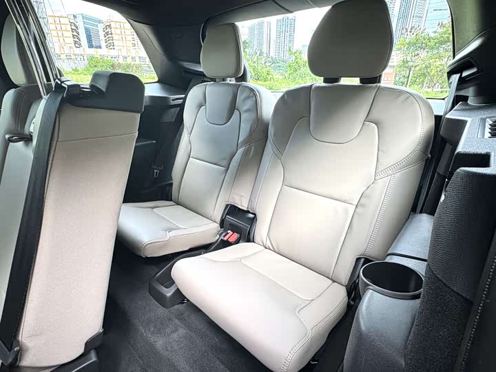 Photo 7 - Volvo XC90 Hybrid