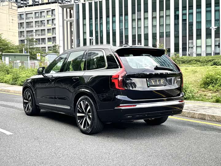 Photo 8 - Volvo XC90 Hybrid