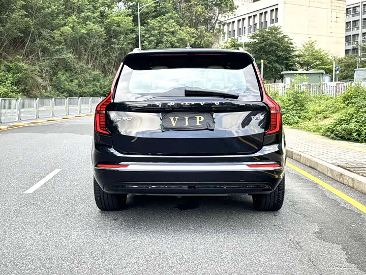Photo 9 - Volvo XC90 Hybrid