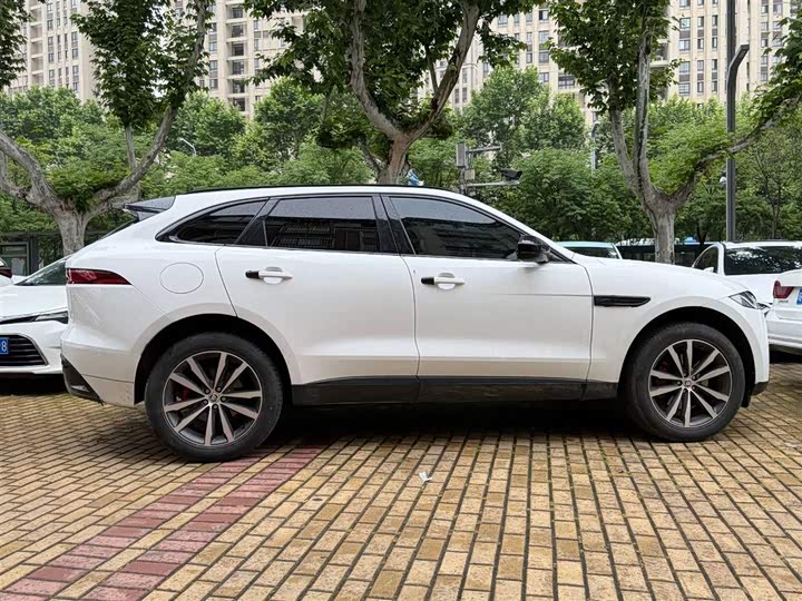 Фото 4 - Jaguar F-Pace