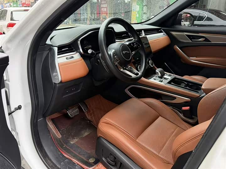 Фото 8 - Jaguar F-Pace