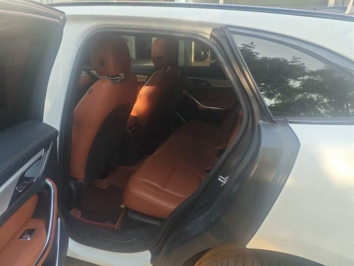 Фото 9 - Jaguar F-Pace