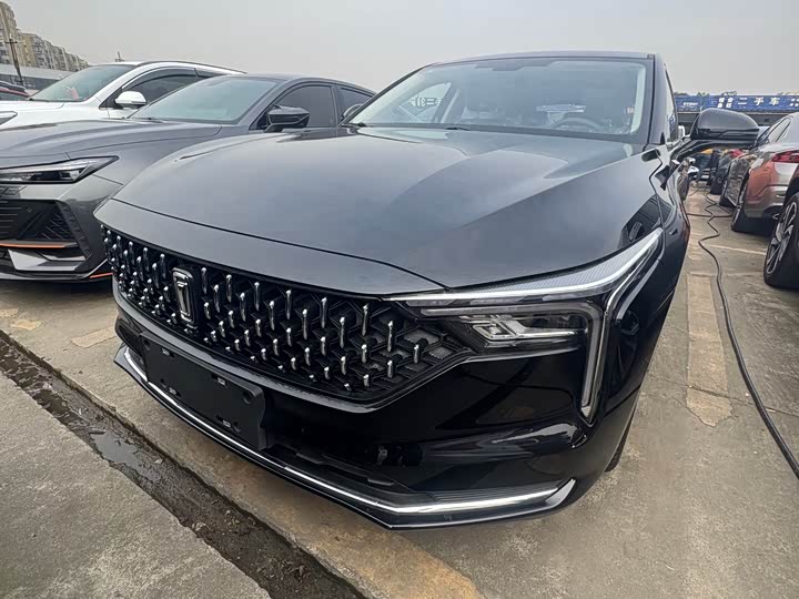 2025 Bestune B70