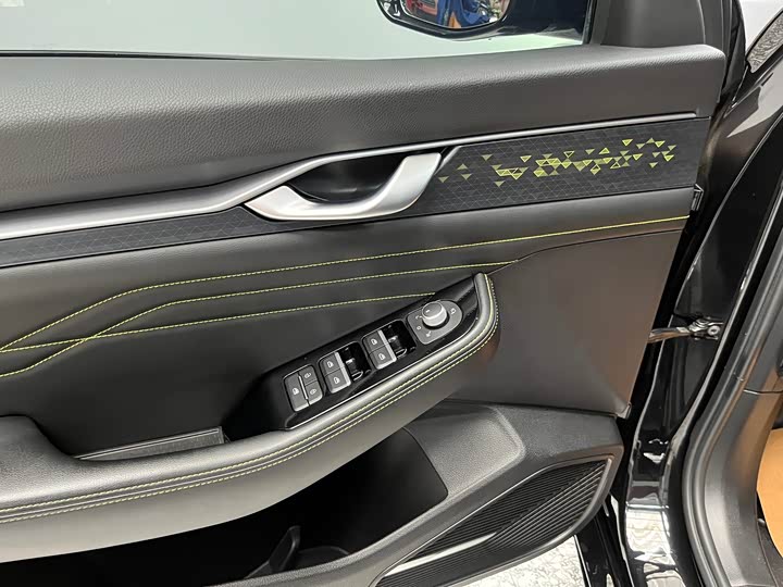 Фото 6 - Geely Preface