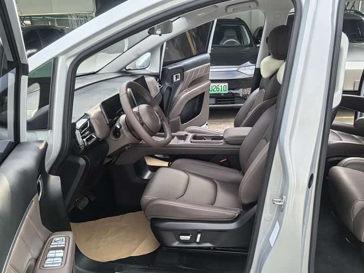 2025 Wuling Starlight 730 Hybrid/EV