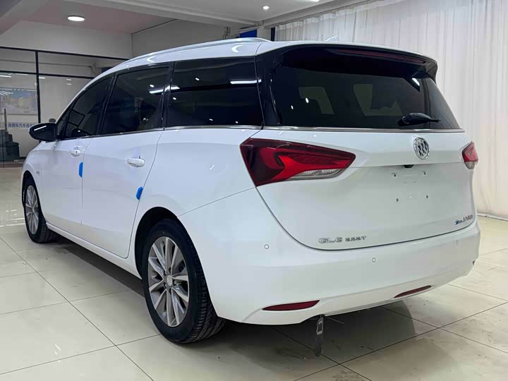 Photo 4 - Buick GL6