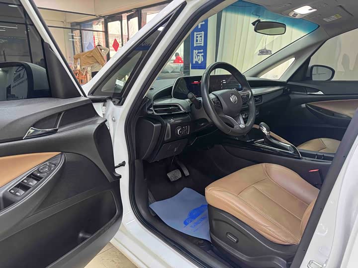 Photo 7 - Buick GL6
