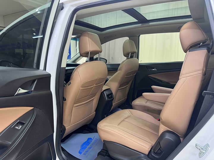 Photo 8 - Buick GL6
