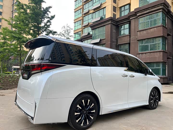 Toyota Vellfire 2025 2025款 皇冠 双擎 2.5L 墨金行政版