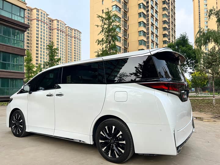Toyota Vellfire 2025 2025款 皇冠 双擎 2.5L 墨金行政版