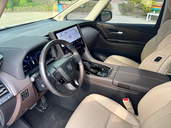 Toyota Vellfire 2025 2025款 皇冠 双擎 2.5L 墨金行政版
