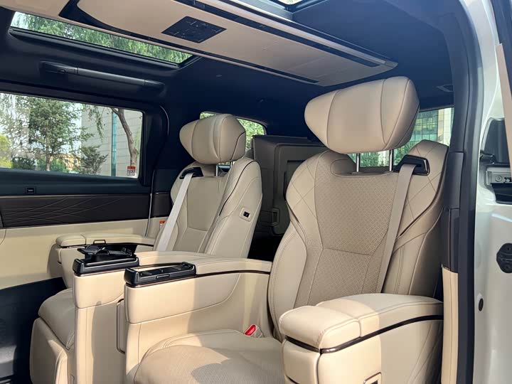 Toyota Vellfire 2025 2025款 皇冠 双擎 2.5L 墨金行政版