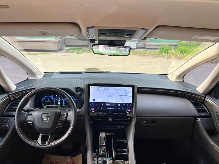 Toyota Vellfire 2025 2025款 皇冠 双擎 2.5L 墨金行政版