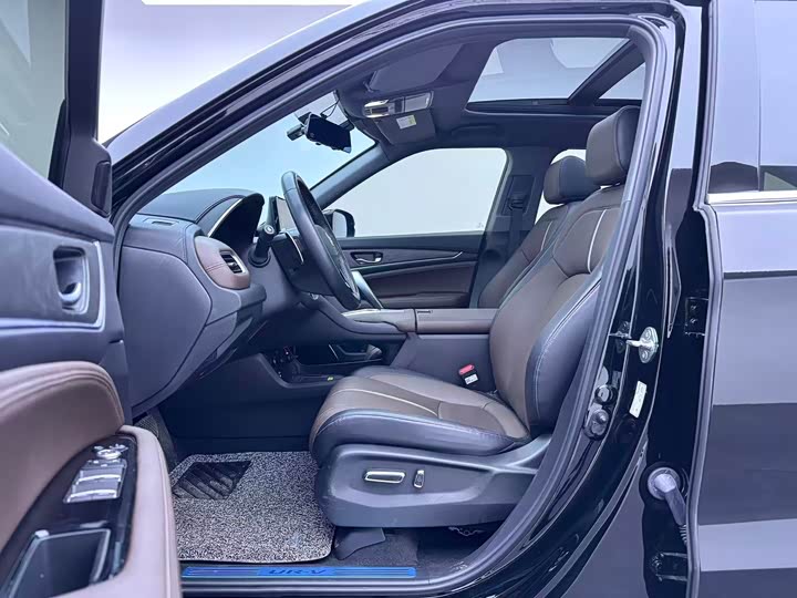 Photo 5 - Honda UR-V