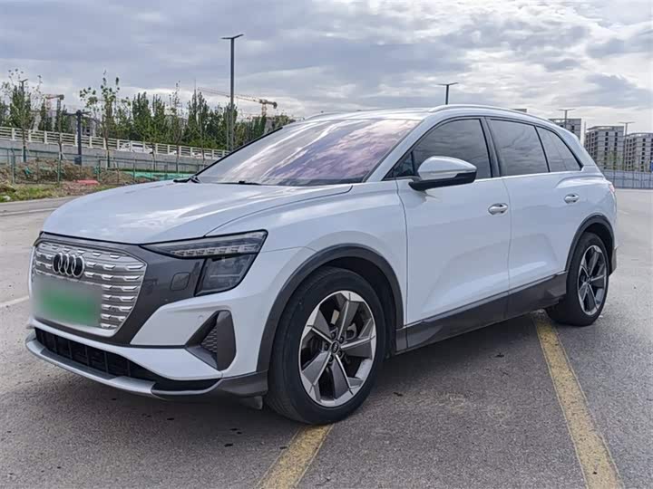 Фото 2 - Audi Q5 e-tron