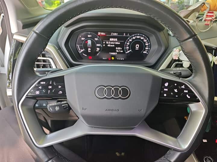 Фото 3 - Audi Q5 e-tron