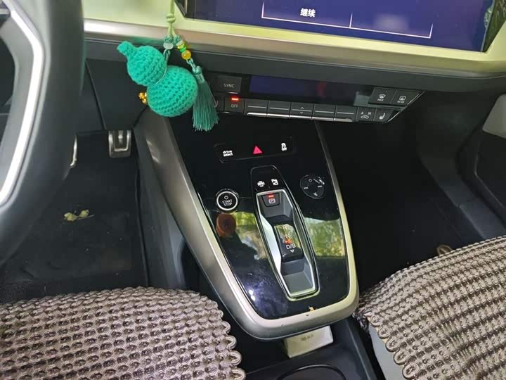 Фото 6 - Audi Q5 e-tron