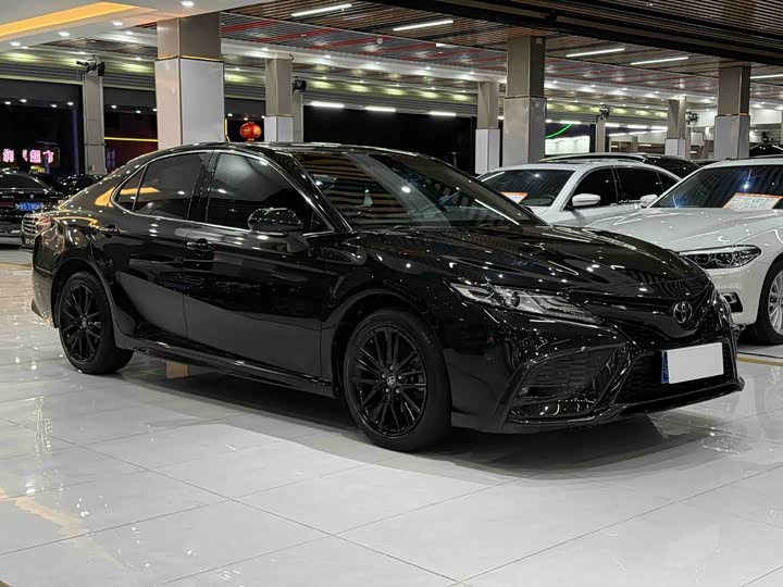 Фото 3 - Toyota Camry