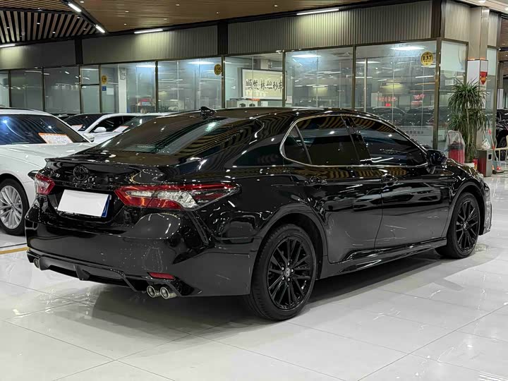 Фото 5 - Toyota Camry