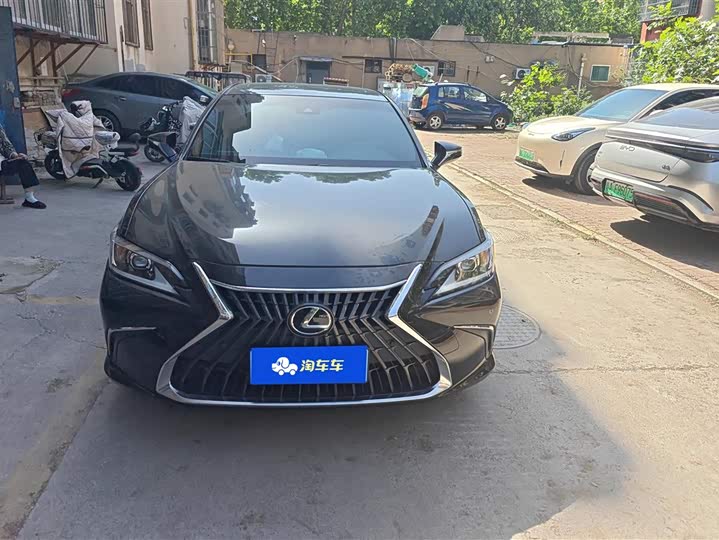 Фото 2 - Lexus ES