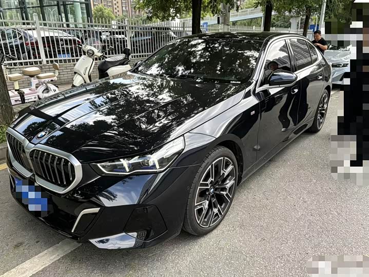 Фото 1 - BMW 5 Series