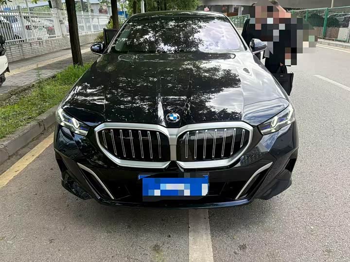 Фото 2 - BMW 5 Series