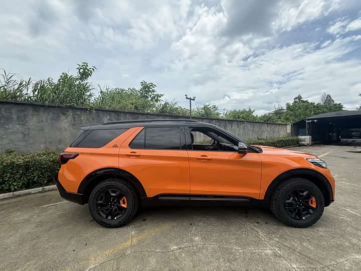 2025 Ford Explorer