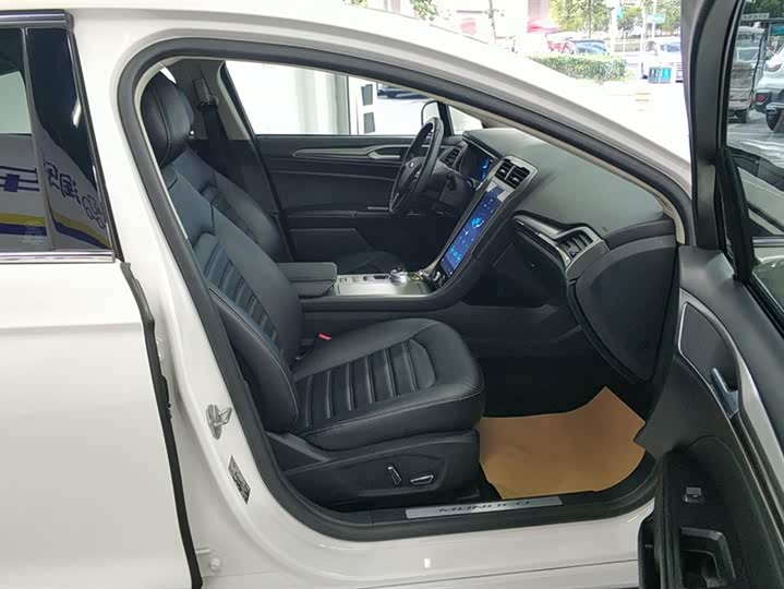 Фото 8 - Ford Mondeo