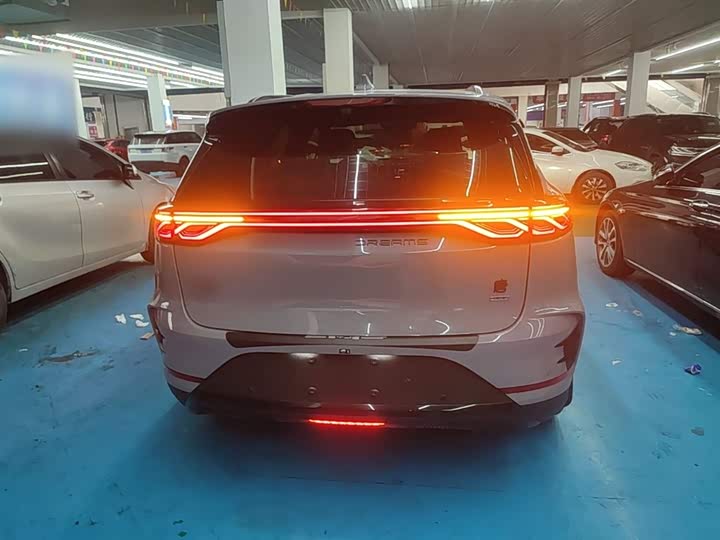 Photo 6 - BYD Tang Hybrid/EV