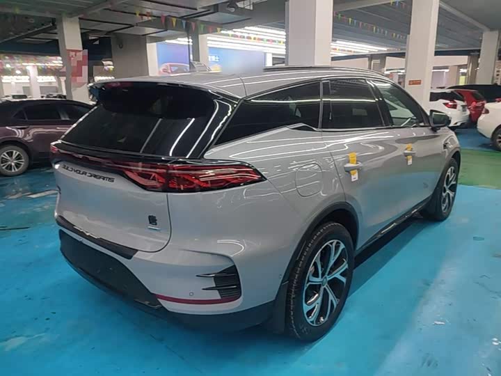 Photo 7 - BYD Tang Hybrid/EV