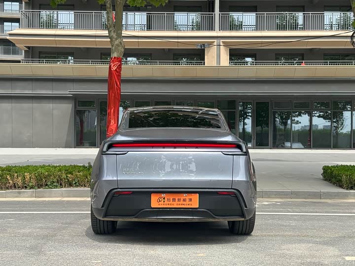 Tesla Model Y 2026 2026款 长续航后轮驱动版
