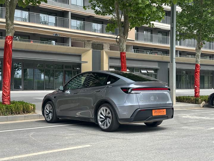 Tesla Model Y 2026 2026款 长续航后轮驱动版
