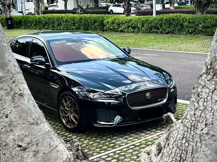 Фото 3 - Jaguar XE L