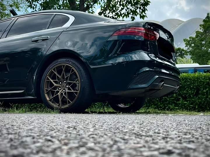 Фото 4 - Jaguar XE L