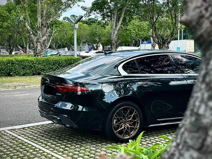 Фото 6 - Jaguar XE L