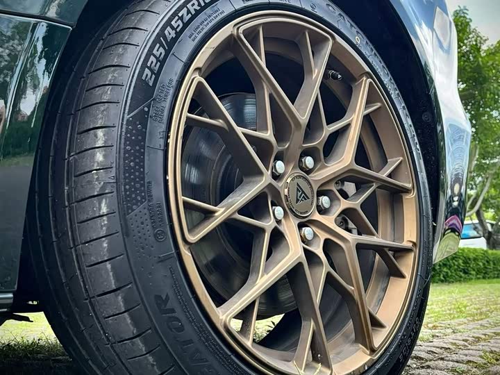 Фото 9 - Jaguar XE L