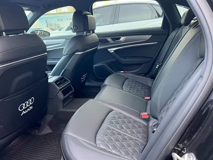 Фото 4 - Audi A6L