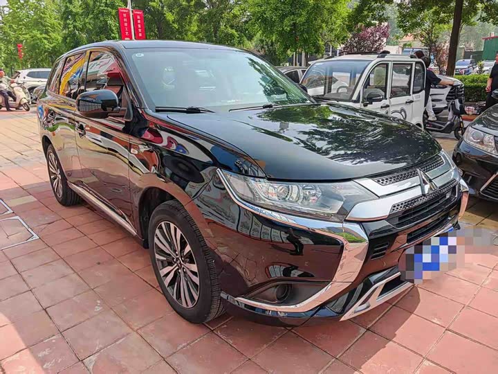 Фото 2 - Mitsubishi Outlander