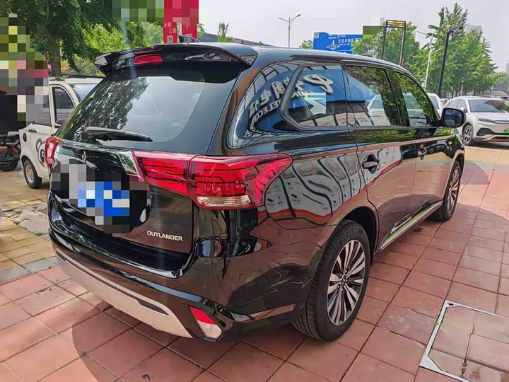 Фото 4 - Mitsubishi Outlander