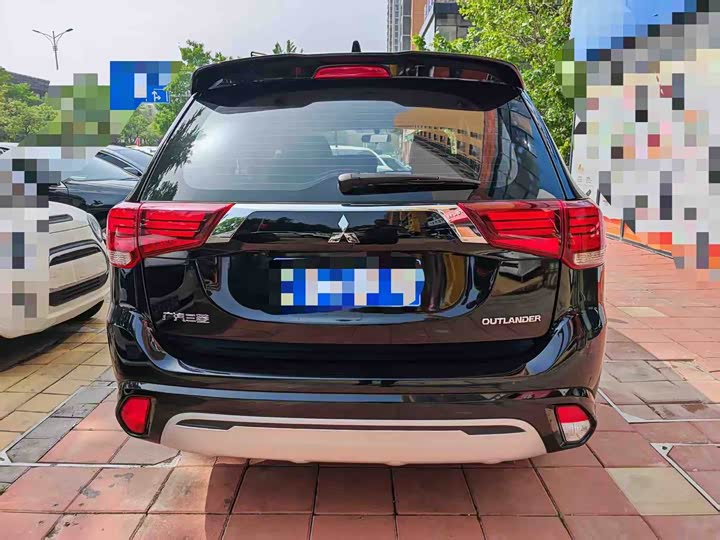 Фото 5 - Mitsubishi Outlander