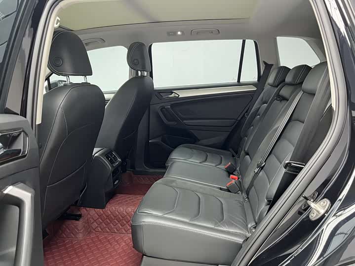 Фото 7 - Volkswagen Tiguan L Pro