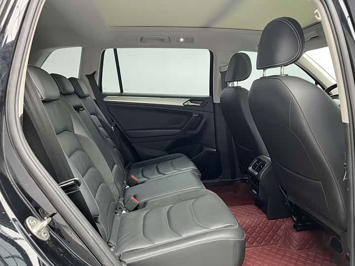 Фото 8 - Volkswagen Tiguan L Pro