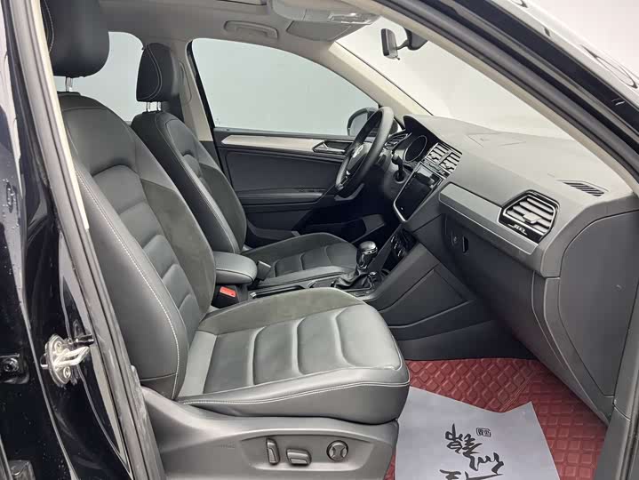 Фото 9 - Volkswagen Tiguan L Pro