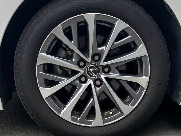 Фото 4 - Lexus ES
