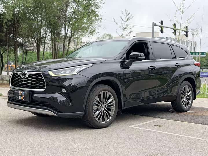 Фото 1 - Toyota Highlander