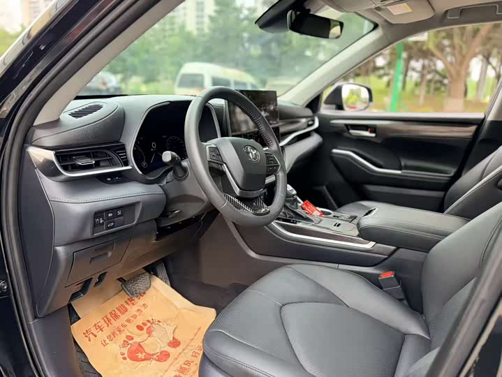 Фото 4 - Toyota Highlander